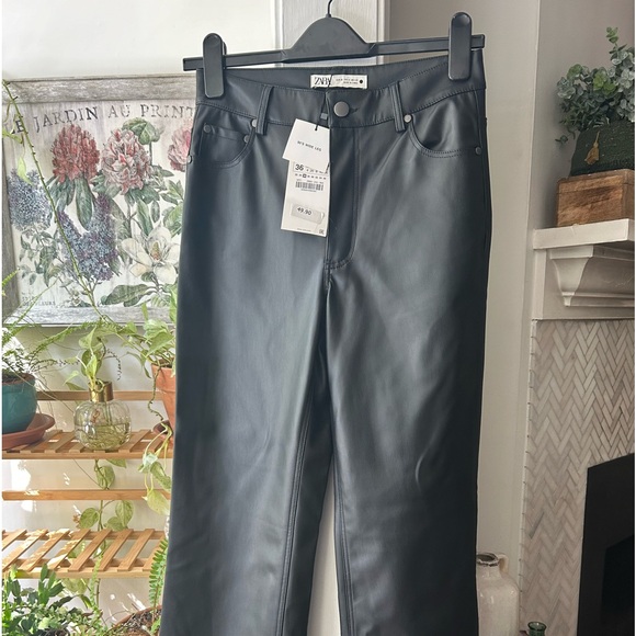 Zara Pants - Black faux leather Zara size 36 pant ‘90s
